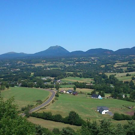 Lilas, Gite Saint Antoine, Orcival, Entre Sancy Et Volcans. Buitenkant foto