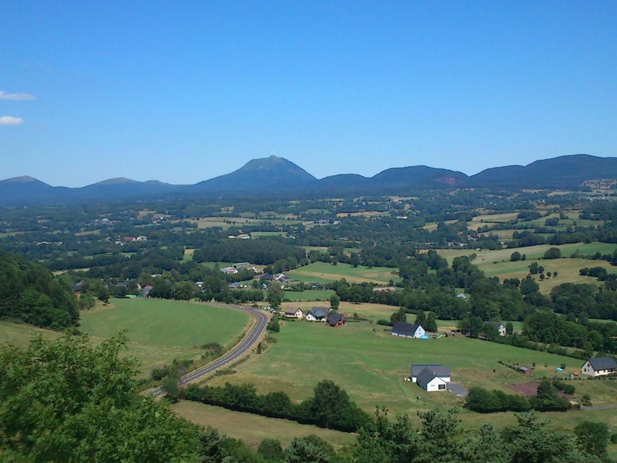 Lilas, Gite Saint Antoine, Orcival, Entre Sancy Et Volcans. Buitenkant foto